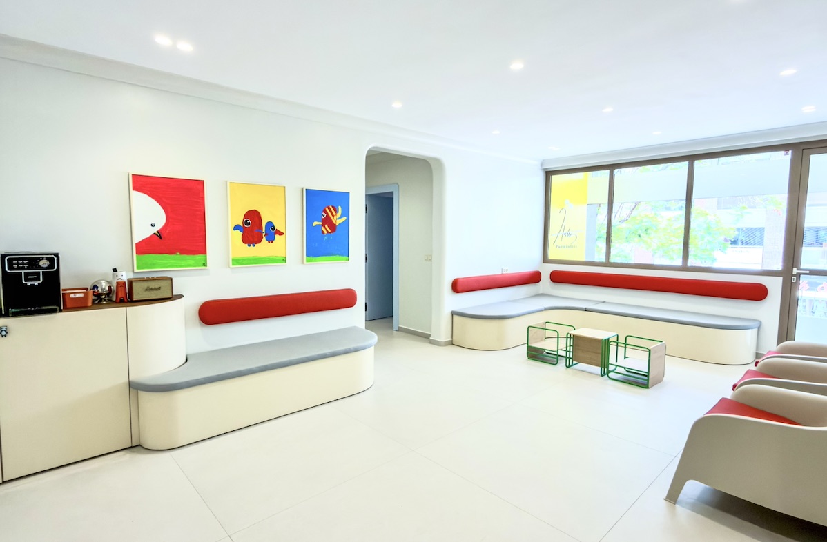 Salle d'attente du cabinet de pédiatrie et neuropédiatrie à Rabat Agdal